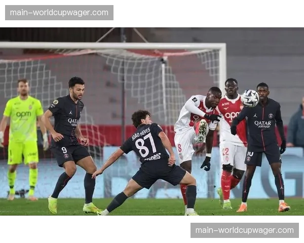 战报：摩纳哥3-0大胜，全场三次得分均来源于中路断球后的快速直线转换。