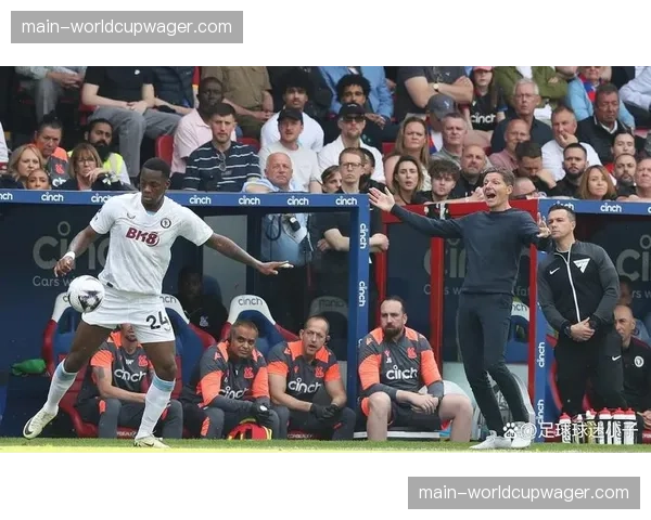 镜头聚焦：终场哨响，阿斯顿维拉全队平均跑动数据再列联盟前三